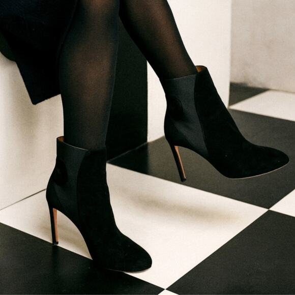 Alaia 39 Luxury $1200 Suede Pull On Circle Ankle Boots Stiletto Heel Black Sexy - Picture 1 of 11